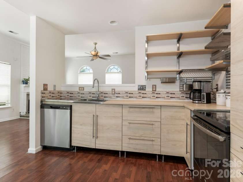 2940 Hosta Drive, Charlotte, NC 28269.  MLS# CAR4398413, YatesRealty ID 36862. Ample storage and counter space make meal prep and gathering cooking practical. Deep cabinetry means room for all your kitchen essentials.
