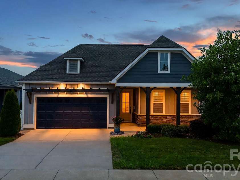 5201 Looking Glass Trail, Denver, NC 28037.  MLS# CAR4379501, YatesRealty ID 36864. 