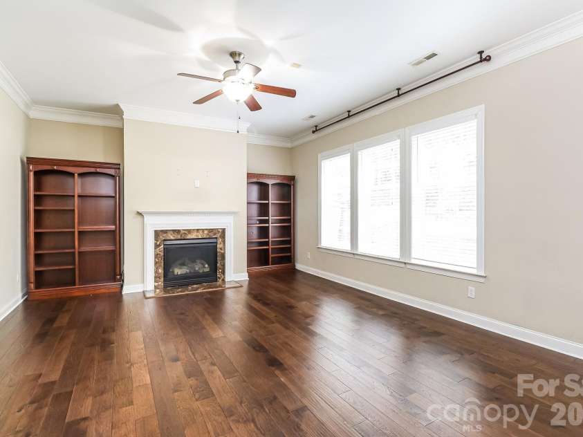10107 Daufuskie Drive, Charlotte, NC 28278.  MLS# CAR4396729, YatesRealty ID 36867. 