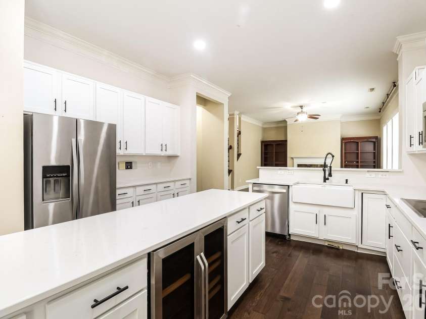 10107 Daufuskie Drive, Charlotte, NC 28278.  MLS# CAR4396729, YatesRealty ID 36867. 