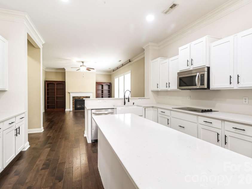 10107 Daufuskie Drive, Charlotte, NC 28278.  MLS# CAR4396729, YatesRealty ID 36867. 
