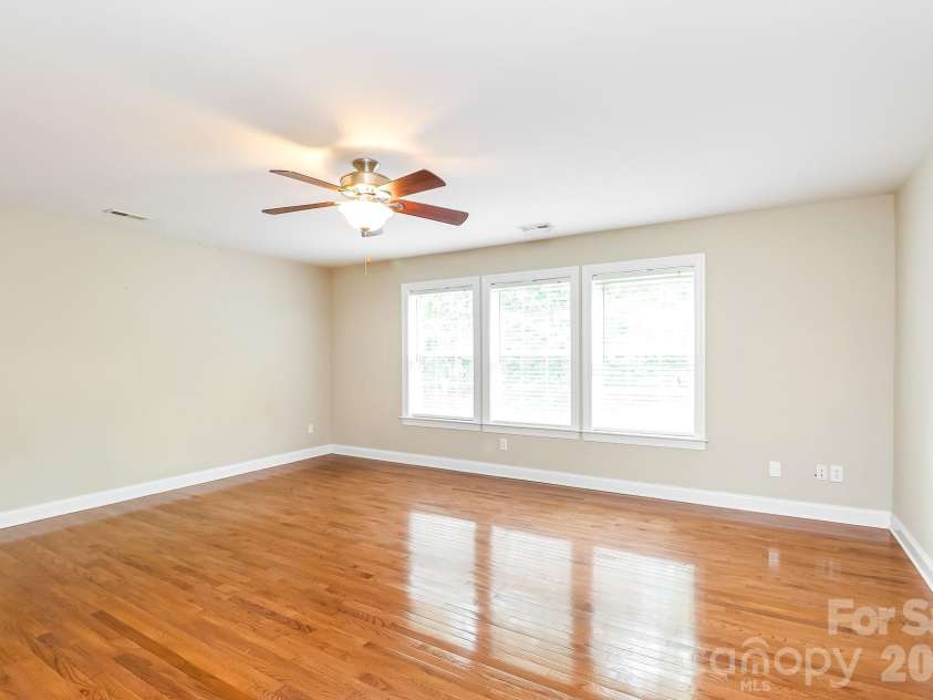 10107 Daufuskie Drive, Charlotte, NC 28278.  MLS# CAR4396729, YatesRealty ID 36867. 
