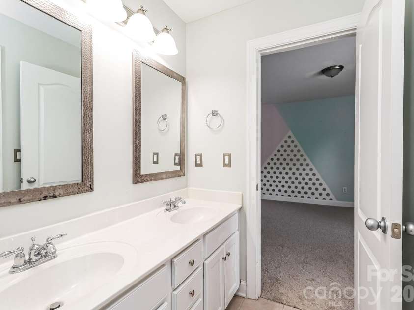 10107 Daufuskie Drive, Charlotte, NC 28278.  MLS# CAR4396729, YatesRealty ID 36867. 