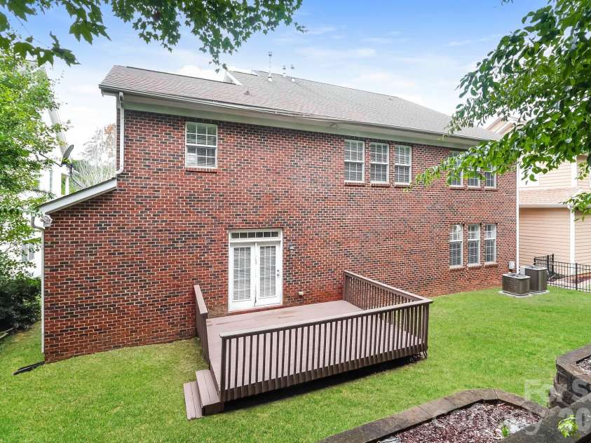 10107 Daufuskie Drive, Charlotte, NC 28278.  MLS# CAR4396729, YatesRealty ID 36867. 