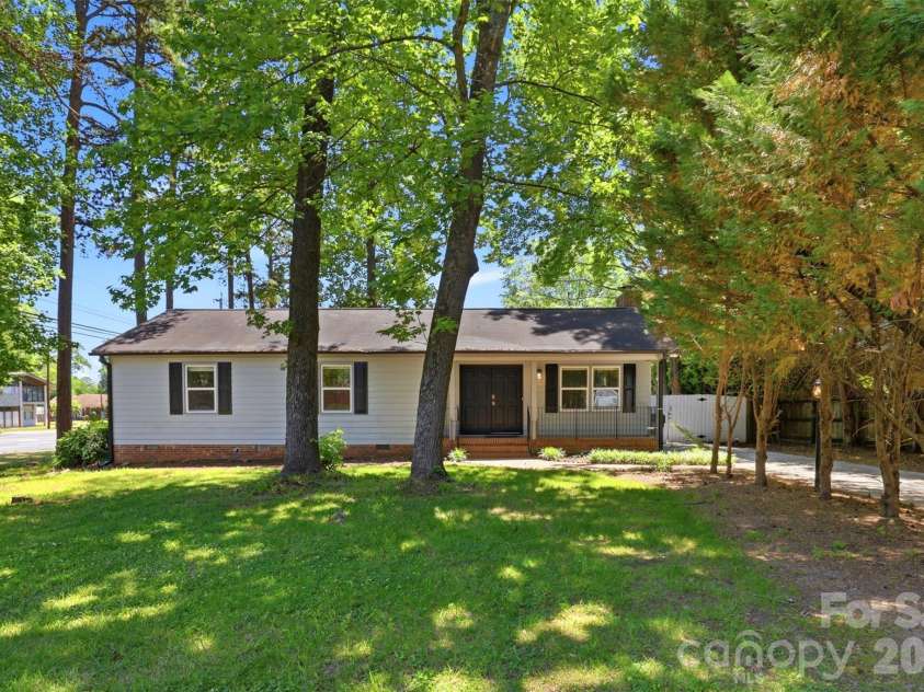 1440 Jodhpur Court, Charlotte, NC 28212.  MLS# CAR4400411, YatesRealty ID 36868. 