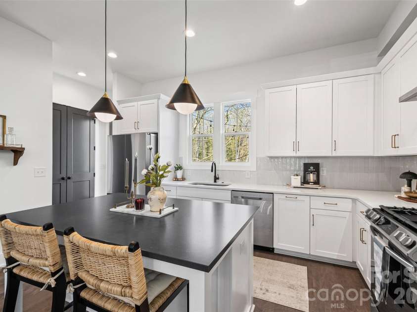 1201 Delane Avenue, Charlotte, NC 28211.  MLS# CAR4354806, YatesRealty ID 3687. 