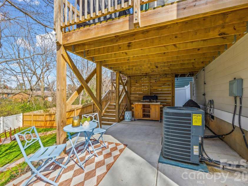 1201 Delane Avenue, Charlotte, NC 28211.  MLS# CAR4354806, YatesRealty ID 3687. 