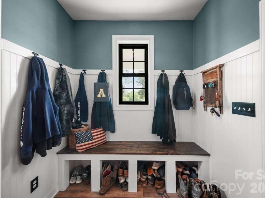 1726 Old Cheraw Highway, Rockingham, NC 28379.  MLS# CAR4403632, YatesRealty ID 36875. Laundry/ mud room