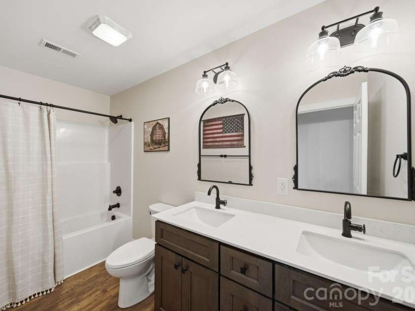 1726 Old Cheraw Highway, Rockingham, NC 28379.  MLS# CAR4403632, YatesRealty ID 36875. Upper level hall bath