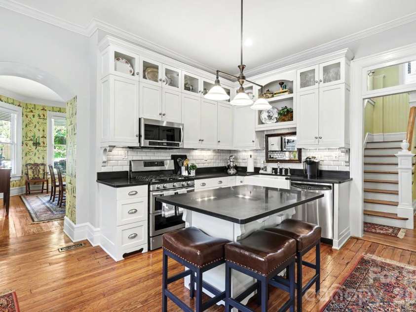 314 Kingston Avenue, Charlotte, NC 28203.  MLS# CAR4403731, YatesRealty ID 36877. Kitchen