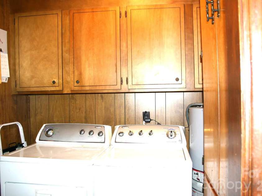 1647 Woodridge Circle, Hickory, NC 28602.  MLS# CAR4403829, YatesRealty ID 36879. Laundry Room