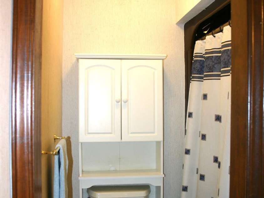 1647 Woodridge Circle, Hickory, NC 28602.  MLS# CAR4403829, YatesRealty ID 36879. Primary Bath