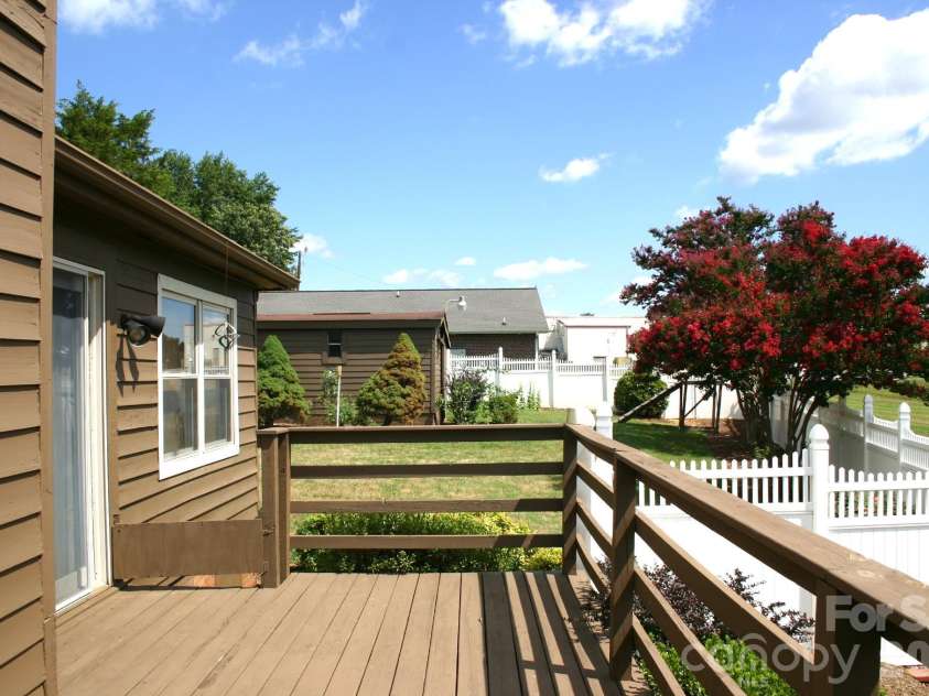 1647 Woodridge Circle, Hickory, NC 28602.  MLS# CAR4403829, YatesRealty ID 36879. View from deck into yard