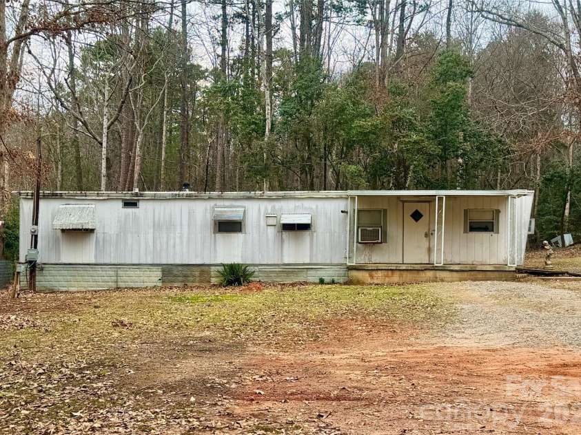 2715 39th Avenue, Hickory, NC 28601.  MLS# CAR4342982, YatesRealty ID 3688. 