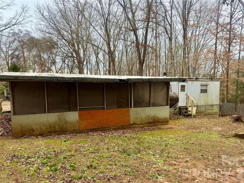 2715 39th Avenue, Hickory, NC 28601.  MLS# CAR4342982, YatesRealty ID 3688. 