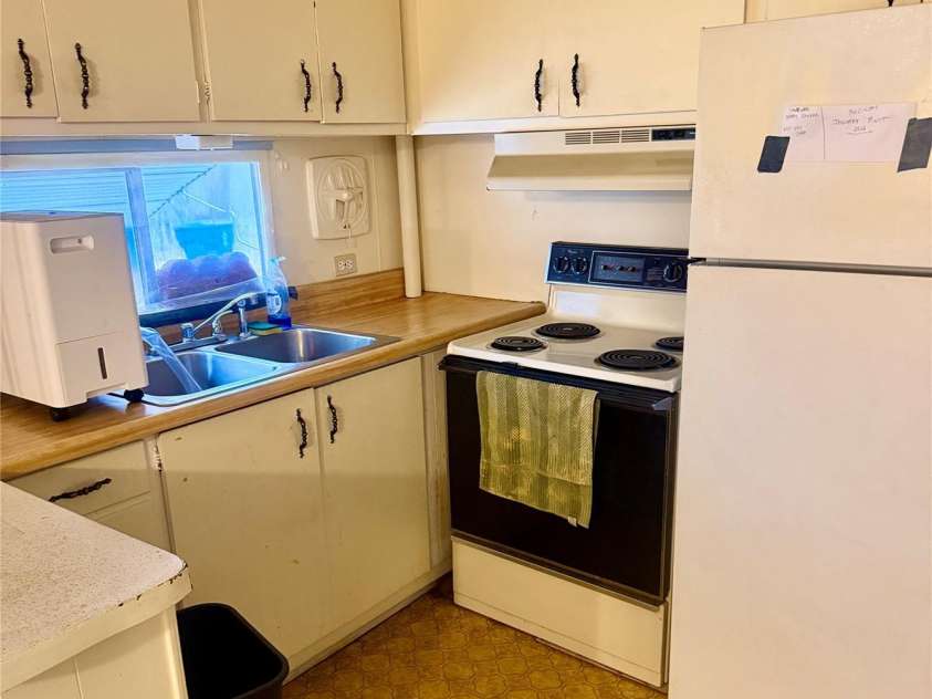 2715 39th Avenue, Hickory, NC 28601.  MLS# CAR4342982, YatesRealty ID 3688. 