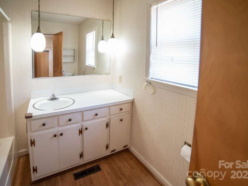 4001 US 64 Highway, Morganton, NC 28655.  MLS# CAR4241669, YatesRealty ID 3688. Bath