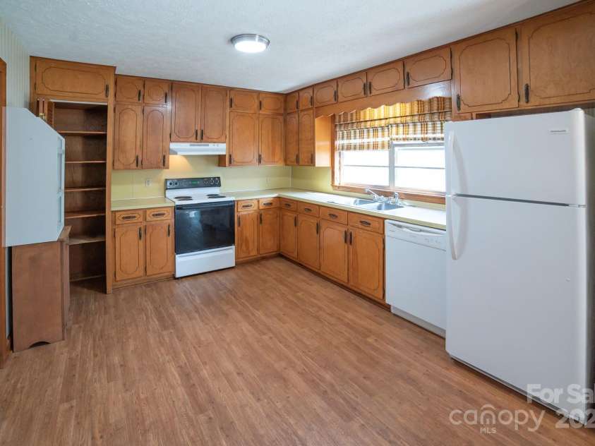 4001 US 64 Highway, Morganton, NC 28655.  MLS# CAR4241669, YatesRealty ID 3688. Kitchen