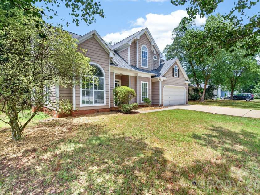 8511 Albury Walk Lane, Charlotte, NC 28277.  MLS# CAR4403650, YatesRealty ID 36880. 