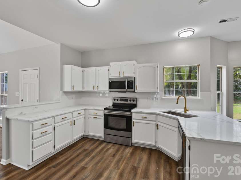 8511 Albury Walk Lane, Charlotte, NC 28277.  MLS# CAR4403650, YatesRealty ID 36880. 