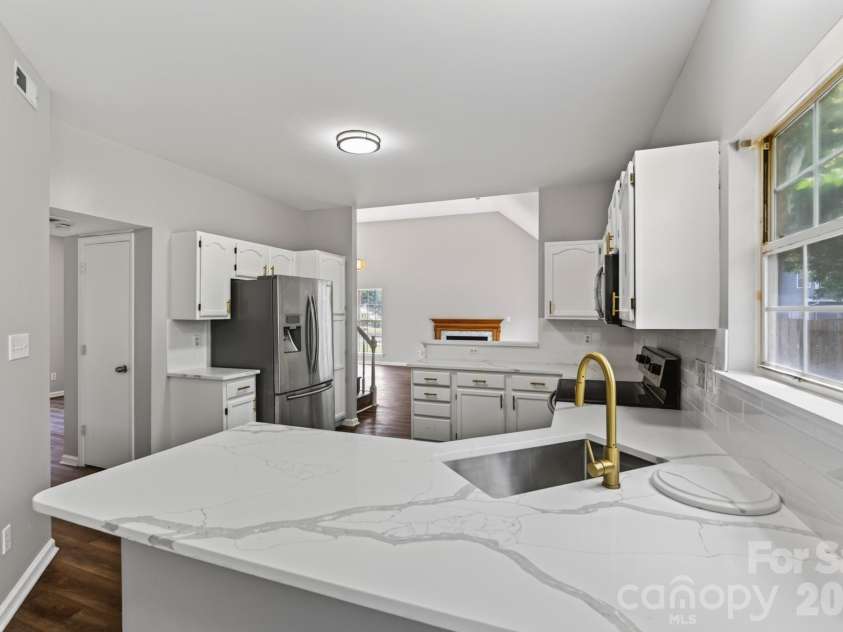 8511 Albury Walk Lane, Charlotte, NC 28277.  MLS# CAR4403650, YatesRealty ID 36880. 