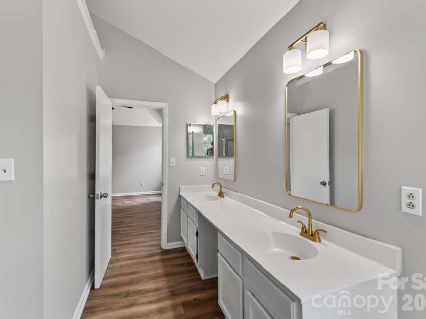 8511 Albury Walk Lane, Charlotte, NC 28277.  MLS# CAR4403650, YatesRealty ID 36880. 