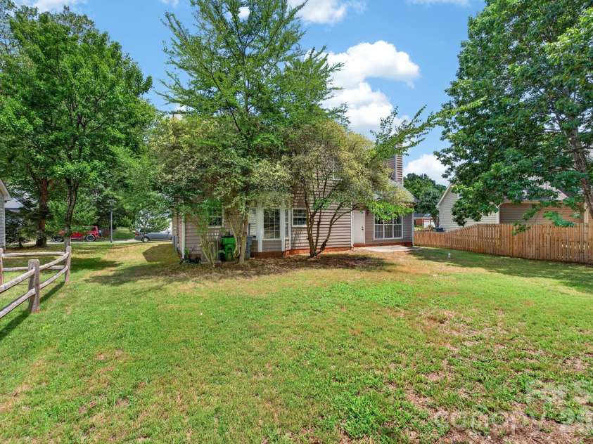 8511 Albury Walk Lane, Charlotte, NC 28277.  MLS# CAR4403650, YatesRealty ID 36880. 