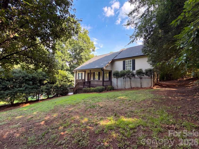 930 Marshall Drive, Concord, NC 28027.  MLS# CAR4404143, YatesRealty ID 36881. 