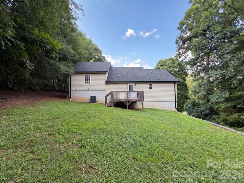 930 Marshall Drive, Concord, NC 28027.  MLS# CAR4404143, YatesRealty ID 36881. 