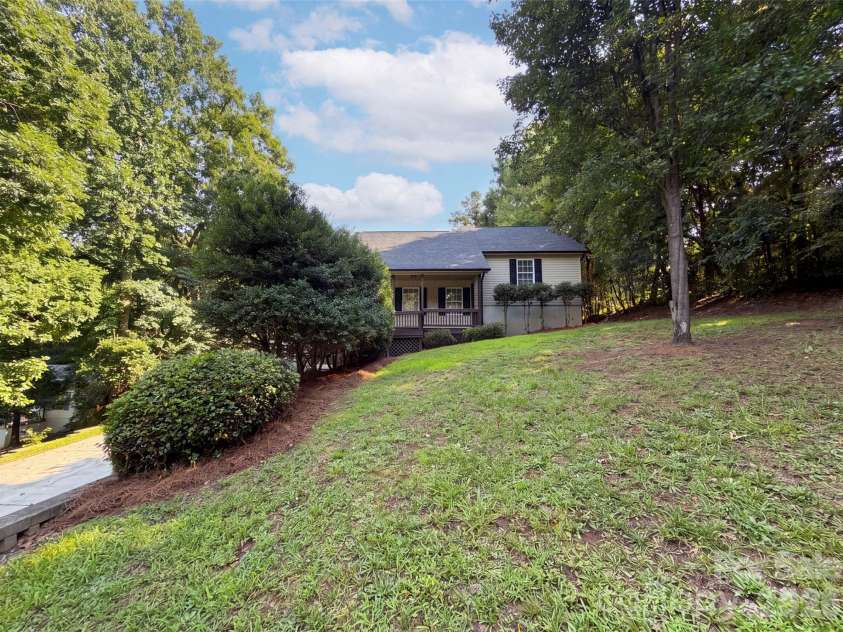 930 Marshall Drive, Concord, NC 28027.  MLS# CAR4404143, YatesRealty ID 36881. 
