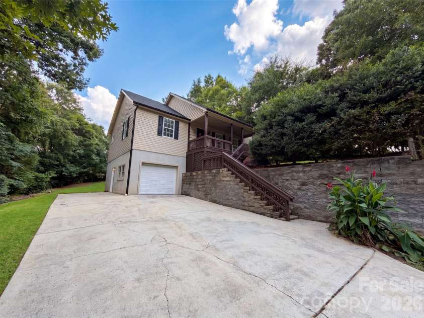 930 Marshall Drive, Concord, NC 28027.  MLS# CAR4404143, YatesRealty ID 36881. 