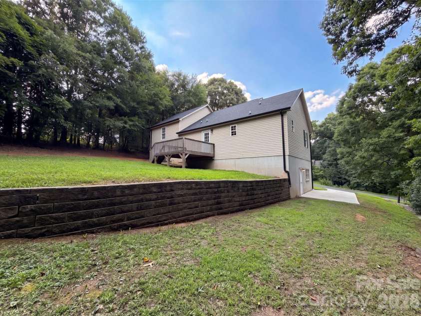 930 Marshall Drive, Concord, NC 28027.  MLS# CAR4404143, YatesRealty ID 36881. 