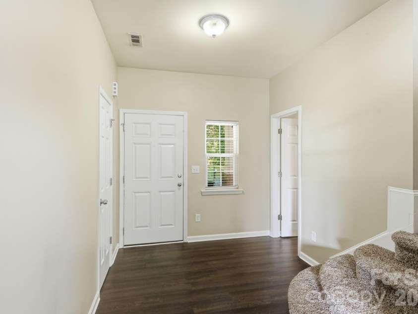 9237 Seamill Road, Charlotte, NC 28278.  MLS# CAR4402343, YatesRealty ID 36882. 