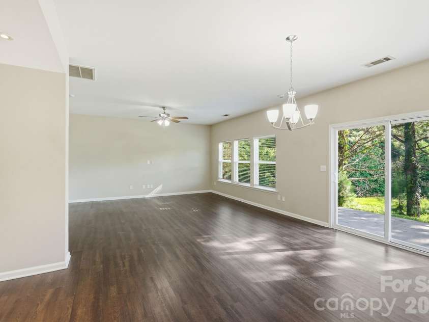 9237 Seamill Road, Charlotte, NC 28278.  MLS# CAR4402343, YatesRealty ID 36882. 