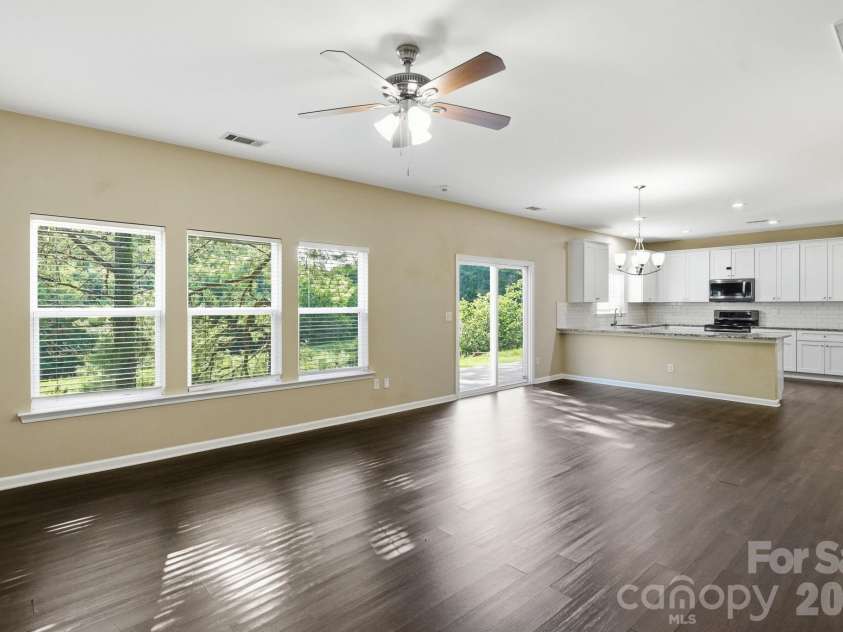 9237 Seamill Road, Charlotte, NC 28278.  MLS# CAR4402343, YatesRealty ID 36882. 