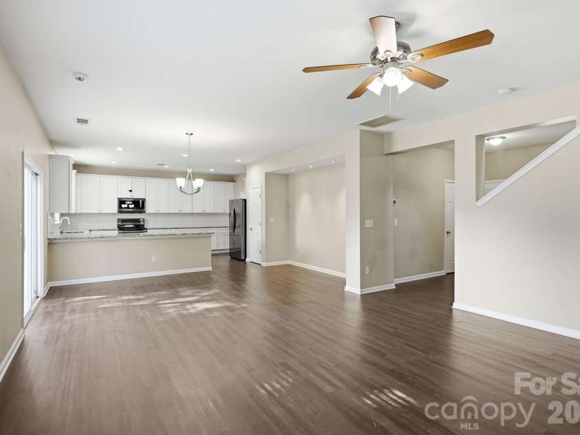 9237 Seamill Road, Charlotte, NC 28278.  MLS# CAR4402343, YatesRealty ID 36882. 