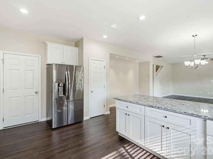 9237 Seamill Road, Charlotte, NC 28278.  MLS# CAR4402343, YatesRealty ID 36882. 