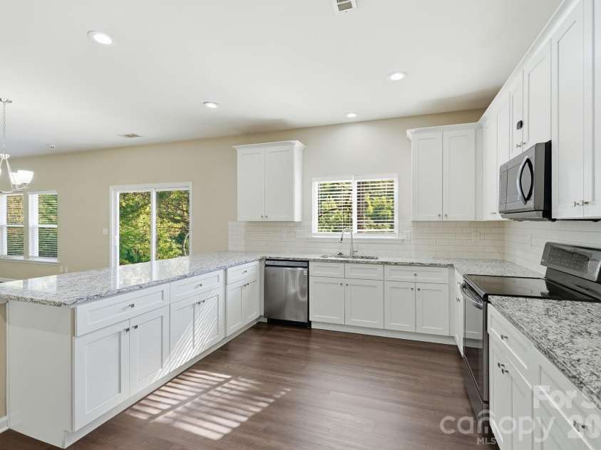 9237 Seamill Road, Charlotte, NC 28278.  MLS# CAR4402343, YatesRealty ID 36882. 