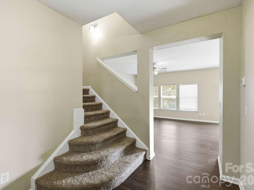 9237 Seamill Road, Charlotte, NC 28278.  MLS# CAR4402343, YatesRealty ID 36882. 