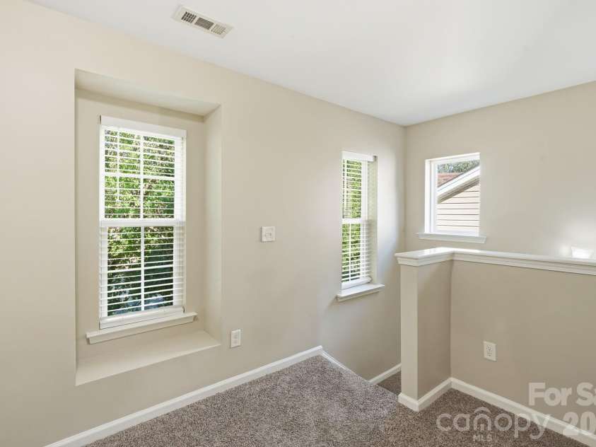 9237 Seamill Road, Charlotte, NC 28278.  MLS# CAR4402343, YatesRealty ID 36882. 