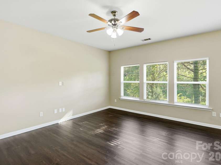9237 Seamill Road, Charlotte, NC 28278.  MLS# CAR4402343, YatesRealty ID 36882. 