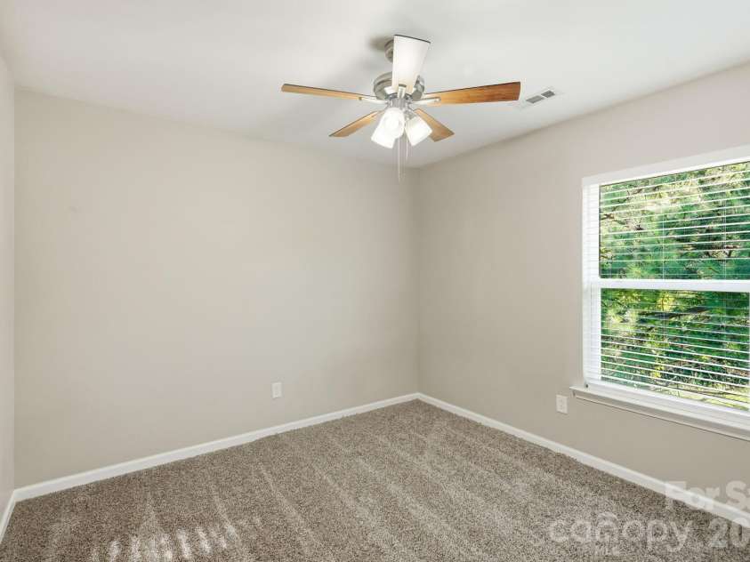 9237 Seamill Road, Charlotte, NC 28278.  MLS# CAR4402343, YatesRealty ID 36882. 