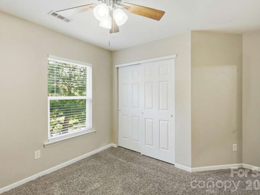 9237 Seamill Road, Charlotte, NC 28278.  MLS# CAR4402343, YatesRealty ID 36882. 