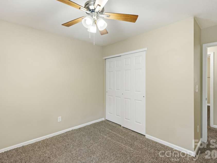 9237 Seamill Road, Charlotte, NC 28278.  MLS# CAR4402343, YatesRealty ID 36882. 