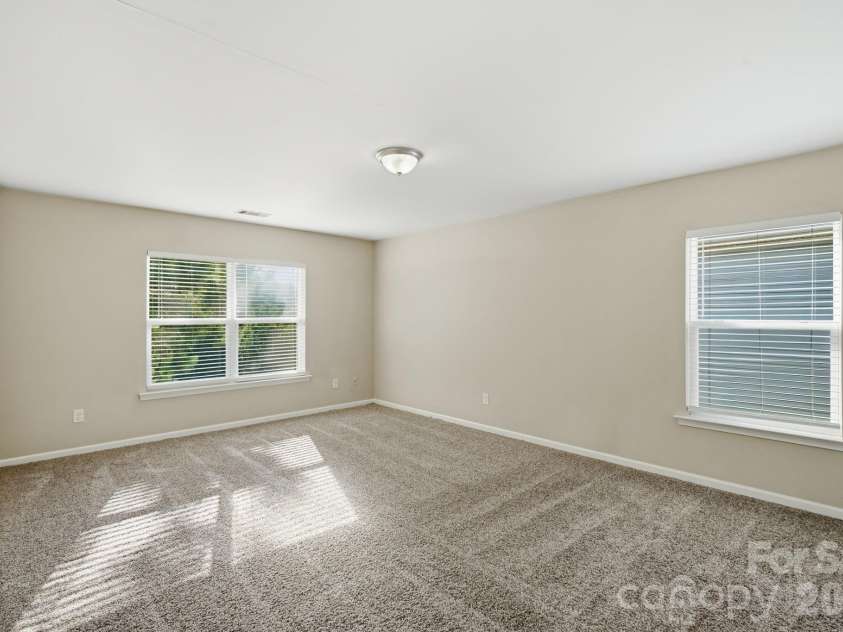 9237 Seamill Road, Charlotte, NC 28278.  MLS# CAR4402343, YatesRealty ID 36882. 