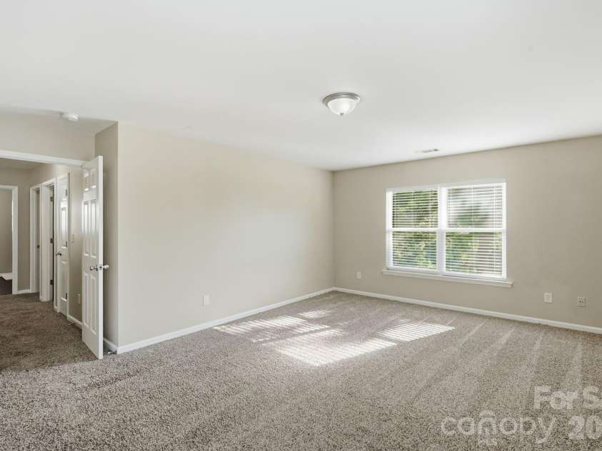 9237 Seamill Road, Charlotte, NC 28278.  MLS# CAR4402343, YatesRealty ID 36882. 