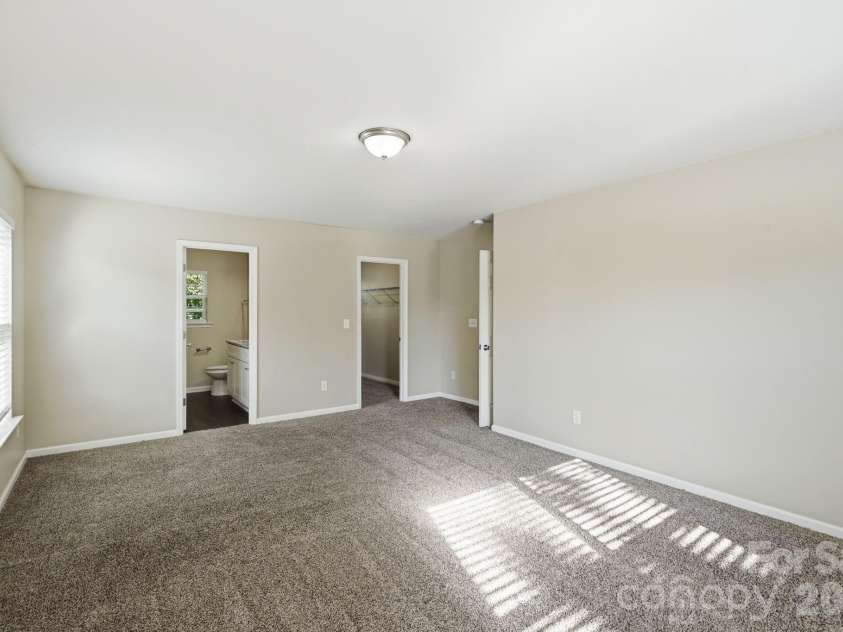 9237 Seamill Road, Charlotte, NC 28278.  MLS# CAR4402343, YatesRealty ID 36882. 