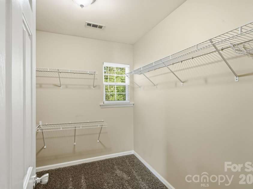 9237 Seamill Road, Charlotte, NC 28278.  MLS# CAR4402343, YatesRealty ID 36882. 