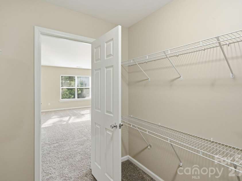 9237 Seamill Road, Charlotte, NC 28278.  MLS# CAR4402343, YatesRealty ID 36882. 