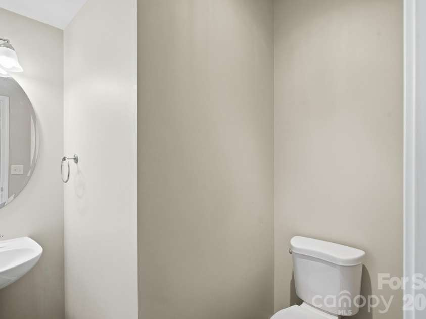 9237 Seamill Road, Charlotte, NC 28278.  MLS# CAR4402343, YatesRealty ID 36882. 